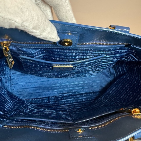 PRADA SAFFIANO LEATHER TOTE BAG WITH STRAP (LARGE) - Picture 11 of 16